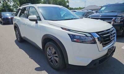 2025 Nissan Pathfinder SV