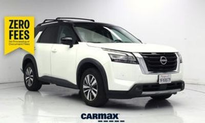2023 Nissan Pathfinder SL