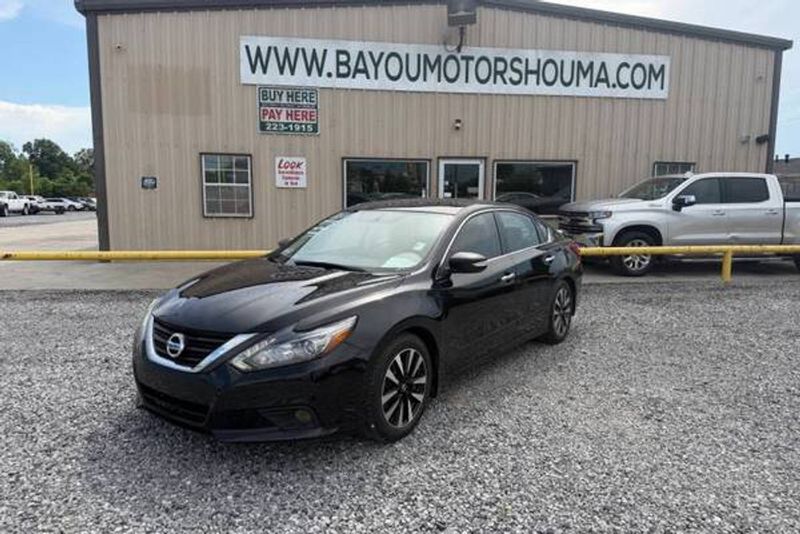 2017 Nissan Altima — a typically priced live listing