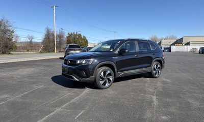 2024 Volkswagen Taos 4Motion SE
