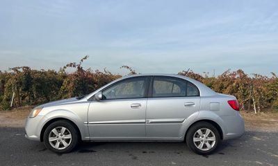 2010 Kia RIO GLS
