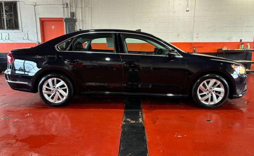 2018 Volkswagen Passat SE W Technology