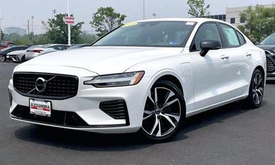 2021 Volvo S60 R Design Momentum