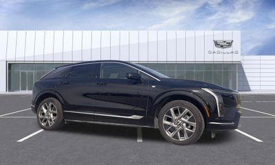 2025 Cadillac Optiq Luxury 2