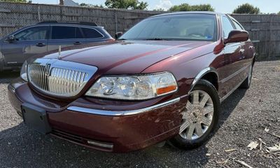 2003 Lincoln Town CAR Cartier