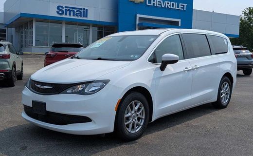 2022 Chrysler Voyager LX