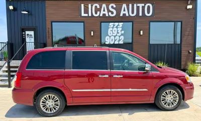 2013 Chrysler Town AND Country