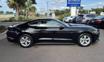 2015 Ford Mustang V6 Coupe