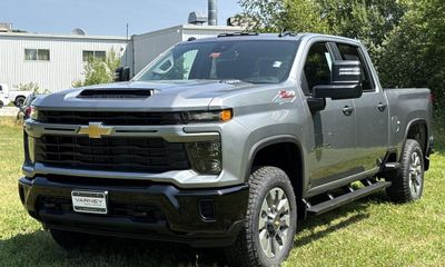 2026 Chevrolet Silverado HD Custom