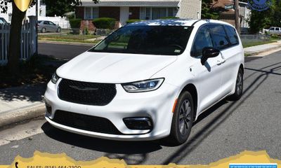 2024 Chrysler Pacifica Select