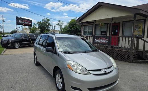 2010 Toyota Sienna LE
