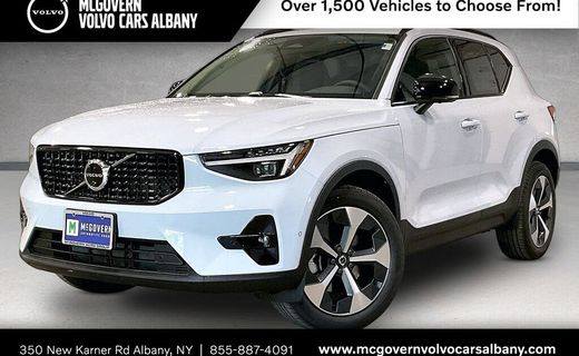 2026 Volvo XC40 Plus Dark