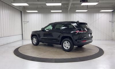 2023 Jeep Grand Cherokee Laredo Altitude