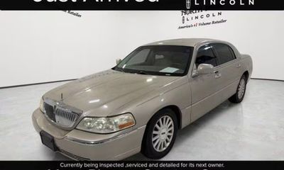 2004 Lincoln Town CAR Executive Signature