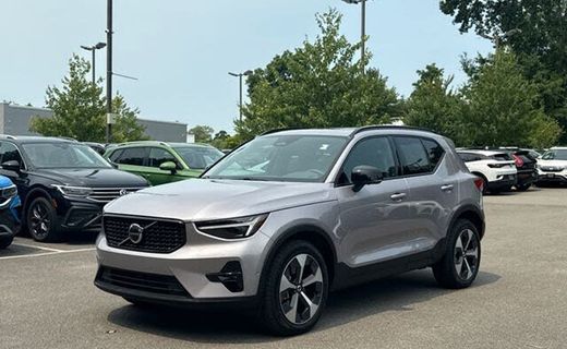 2026 Volvo XC40 Plus Dark