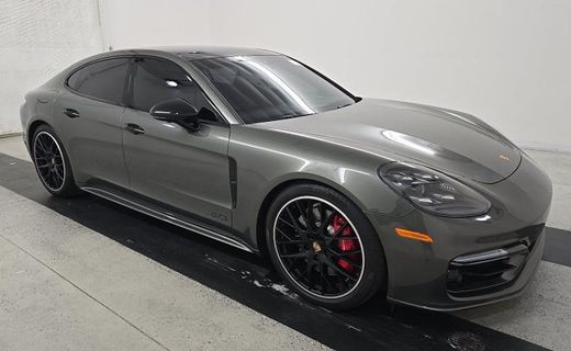 2023 Porsche Panamera GTS