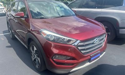 2017 Hyundai Tucson SE Popular Equipment