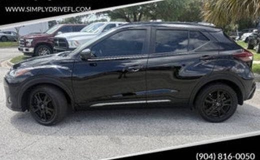 2023 Nissan Kicks SR