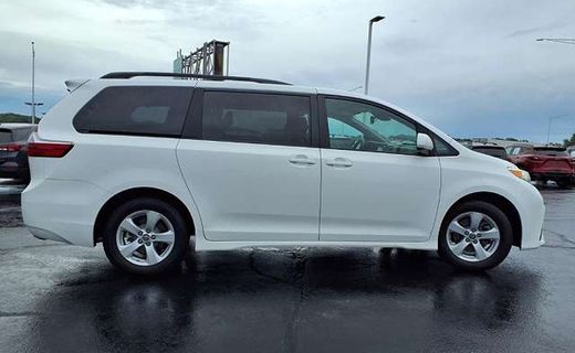 2019 Toyota Sienna LE