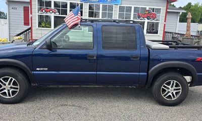 2004 Chevrolet S-10 Pickup Base