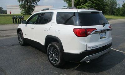 2019 GMC Acadia SLT 1