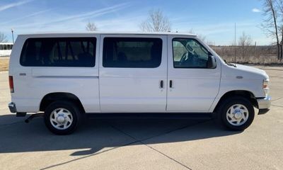 2013 Ford E-350 XLT
