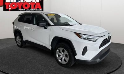 2023 Toyota RAV4 LE