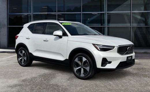 2025 Volvo XC40 Plus Bright