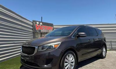 2016 Kia Sedona EX Middle Level