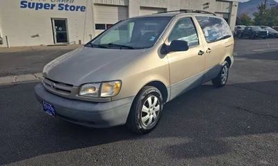 2000 Toyota Sienna LE XLE