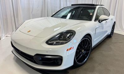 2023 Porsche Panamera 4 Platinum