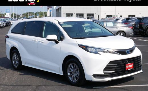 2025 Toyota Sienna LE