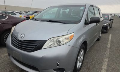 2014 Toyota Sienna L 7 Passenger