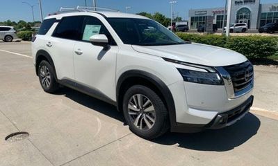 2022 Nissan Pathfinder SL