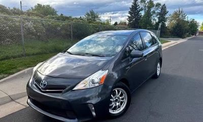 2014 Toyota Prius V 4D Hatchback