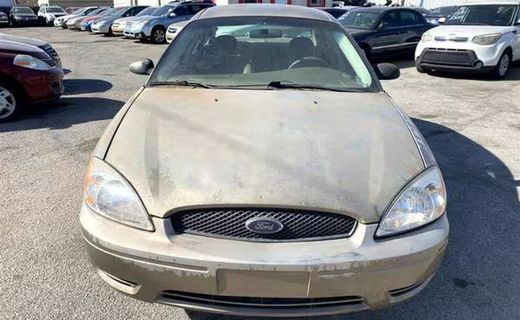 2005 Ford Taurus SE