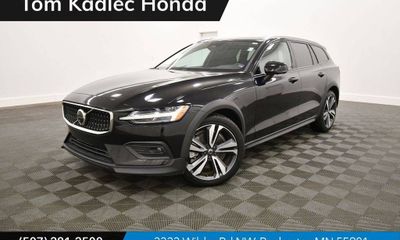 2025 Volvo V60CC Plus