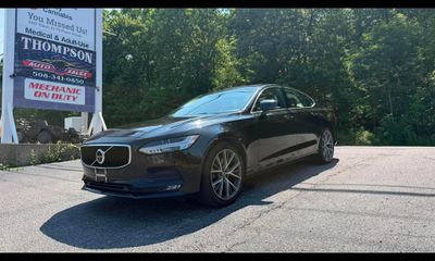 2017 Volvo S90 Momentum