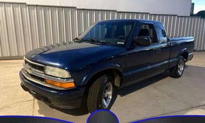 2002 Chevrolet S-10 Pickup XL