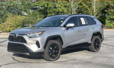 2025 Toyota RAV4 SE