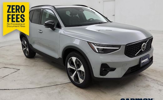 2026 Volvo XC40 Plus Dark