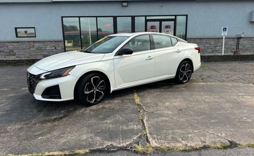 2023 Nissan Altima SR