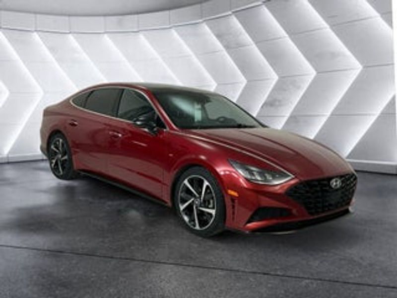 2025 Hyundai Sonata — a typically priced live listing