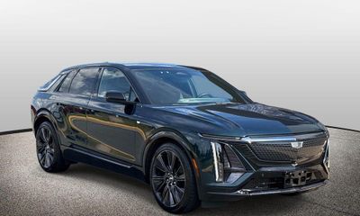 2024 Cadillac Lyriq Sport 3