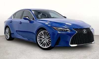 2023 Lexus IS 300 Premium