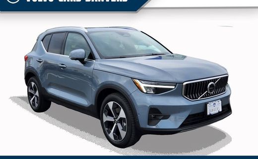 2023 Volvo XC40 Plus Bright