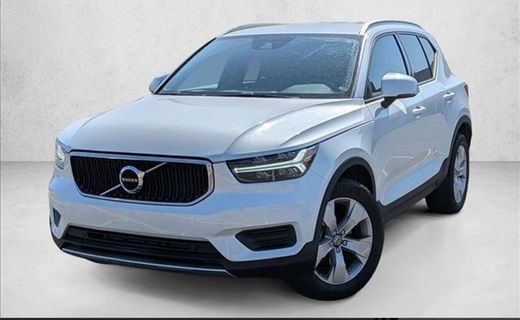 2022 Volvo XC40 Momentum