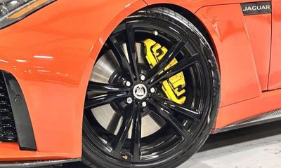 2017 Jaguar F-Type SVR