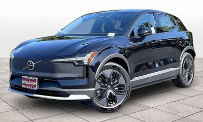 2026 Volvo EX30 CC Ultra