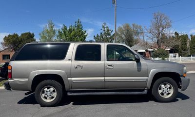 2002 Chevrolet Suburban 1500 FOR Sale